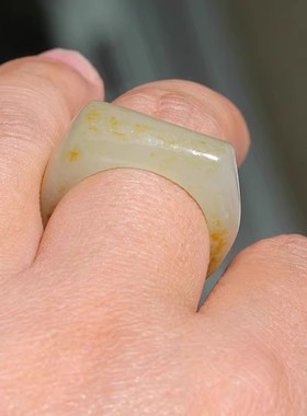 【小胡子玉器】和田玉 籽料 洒金皮 高青白玉 18.5mm戒子