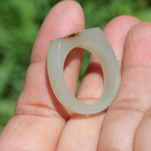 小胡子玉器 白玉 和田玉 洒金皮 18.5mm戒子 籽料