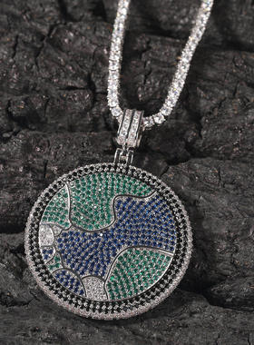 个性时尚嘻哈挂坠满钻可旋转地球吊坠ins钛钢链子街头潮情侣项链