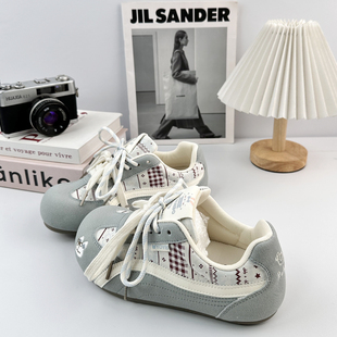 2026年超火的鞋子女鞋新款春季 复古百搭板鞋增高德训鞋女款学生