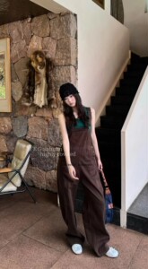 JVVSISTER时尚减龄咖色背带裤女宽松阔腿牛仔裤休闲拖地连体裤秋
