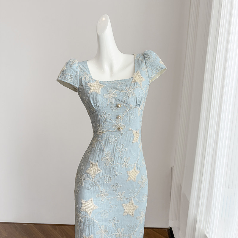 蓝色复古刺绣连衣裙女早春新款长裙小众设计感御姐风高端礼服裙子