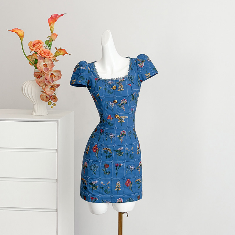 蓝色复古刺绣连衣裙女早春新款短裙富家千金气质高端宴会礼服裙子