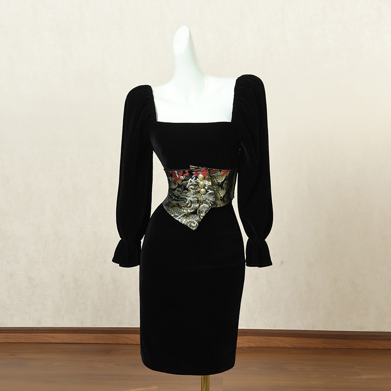 黑色复古丝绒长袖连衣裙女秋季短裙小众设计感御姐风高端礼服裙子