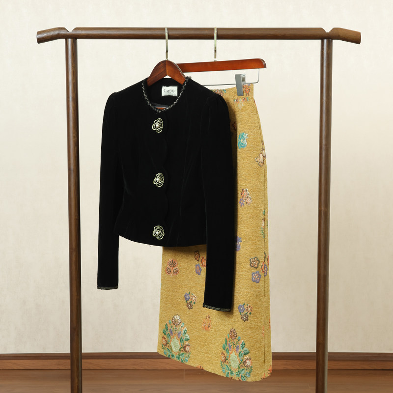 新中式国风套装女秋冬新款黑色丝绒外套+黄色重工刺绣裙子两件套