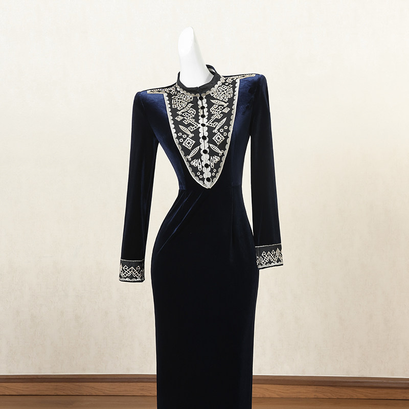 新中式国风改良旗袍连衣裙女冬季长裙重工刺绣设计感高端礼服裙子