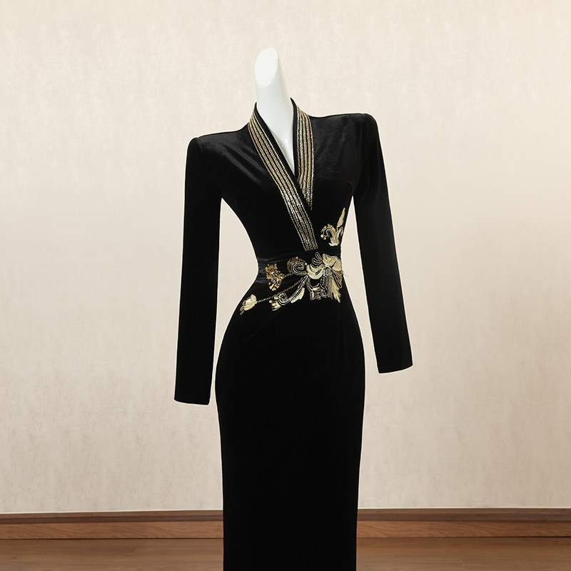 黑色复古丝绒连衣裙女冬季长裙重工串珠亮片绣设计感高端礼服裙子