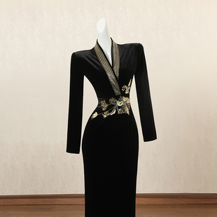 黑色复古丝绒连衣裙女冬季长裙重工串珠亮片绣设计感高端礼服裙子