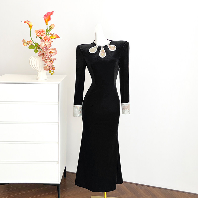 黑色复古丝绒鱼尾连衣裙女秋季长裙刺绣设计感御姐风高端礼服裙子