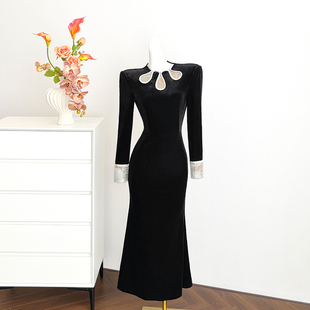 黑色复古丝绒鱼尾连衣裙女秋季长裙刺绣设计感御姐风高端礼服裙子