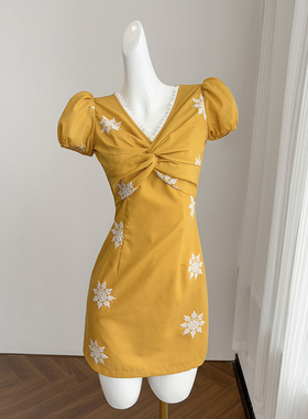 黄色重工复古刺绣连衣裙女夏季短裙富家千金气质高端宴会礼服裙子