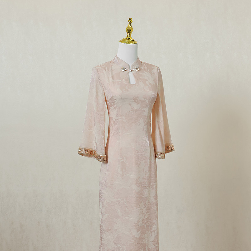 粉色新中式国风改良旗袍连衣裙女秋季长裙钉珠设计感高端礼服裙子