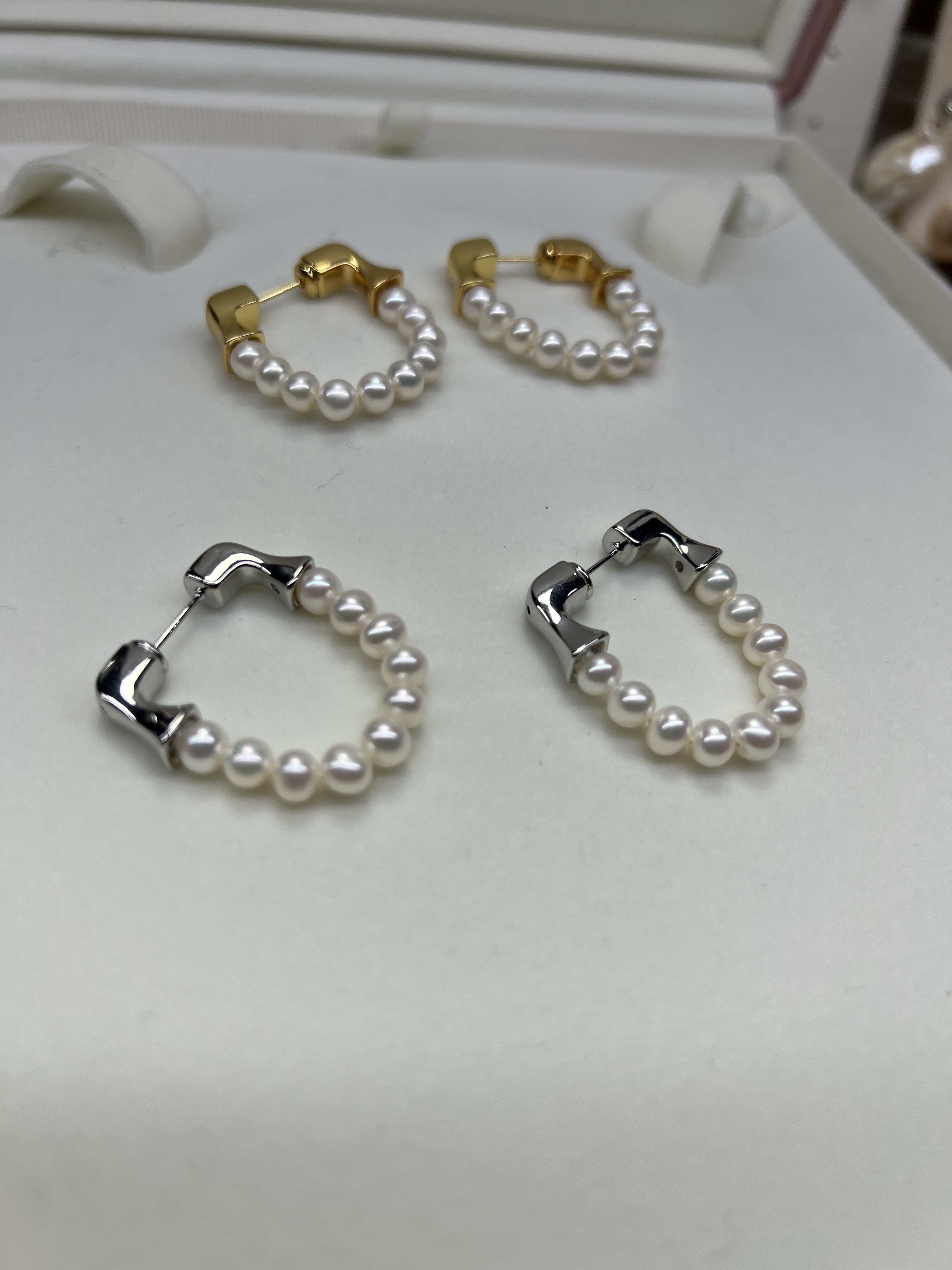 天然淡水珍珠耳圈时尚简约风格极光珍珠耳环近圆珍珠耳饰百搭