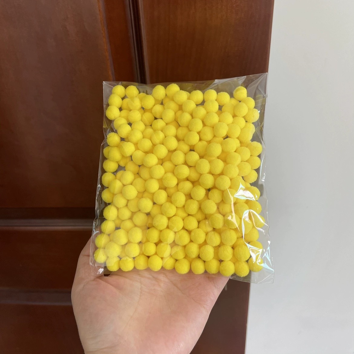 10mm单色高弹毛球幼儿园手工DIY材料彩色毛绒球装饰辅料可爱小1cm
