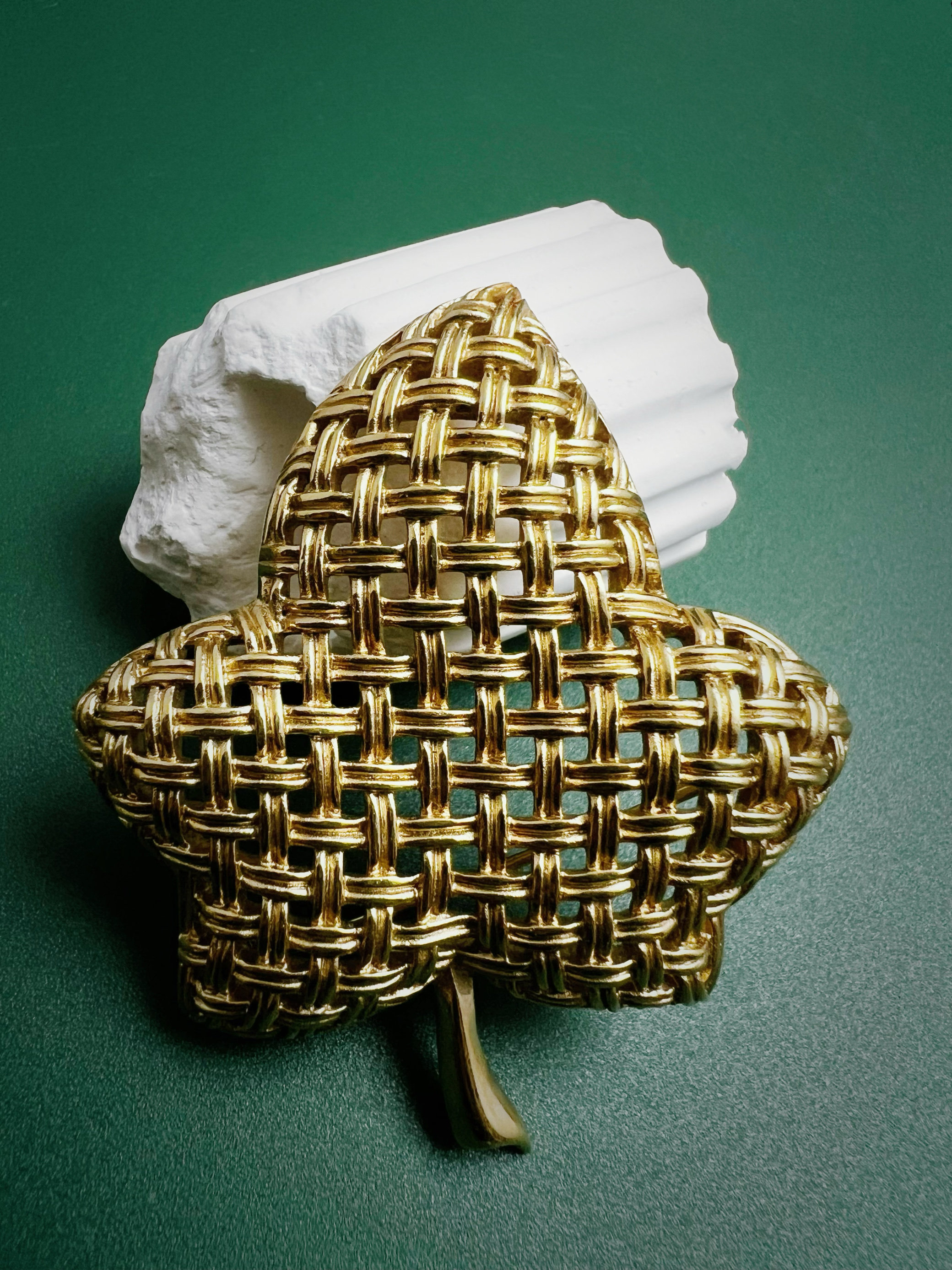 Trifari镂空编织立体树叶胸针Vintage中古美饰