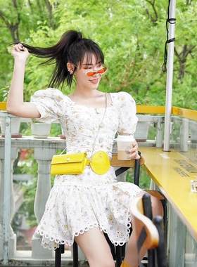 左岸潇同款甜美气质大方领蕾丝刺绣碎花泡泡袖蕾丝边收腰连衣裙