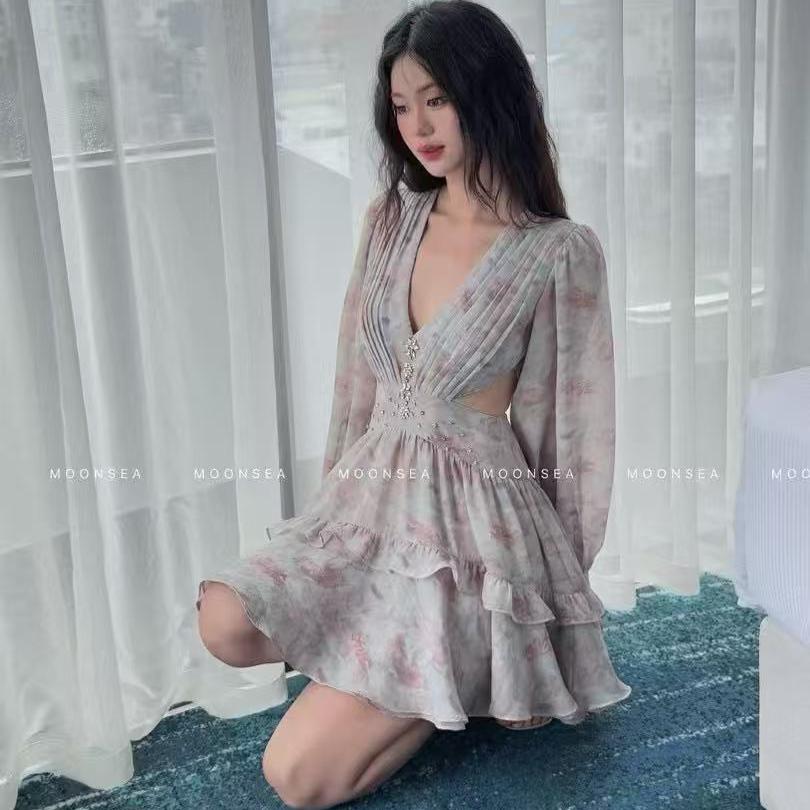 施苡苡2025洋气独立设计原创露腰显瘦碎花甜美性感女人连衣裙短裙