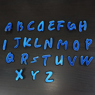胸针扣针胸牌26个英文字母蓝色字母别针亚克力数字英文名字扣针