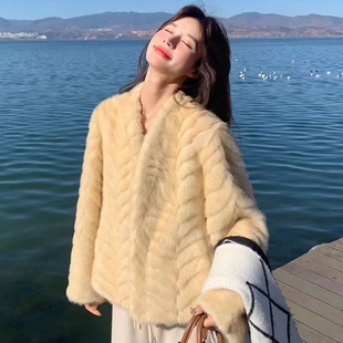 鹅黄色贵气高级感环保皮草外套女短款2026冬新款法式气质毛绒上衣