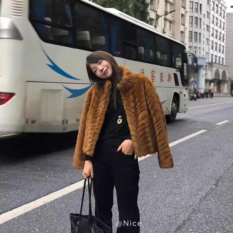 金叶貂皮毛一体短外套女2025秋冬新款小个子毛茸茸仿水貂毛皮草