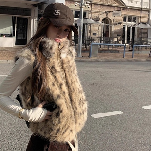 皮草马甲女2025秋冬新款小个子宽松豹纹上衣皮毛一体短款毛毛外套