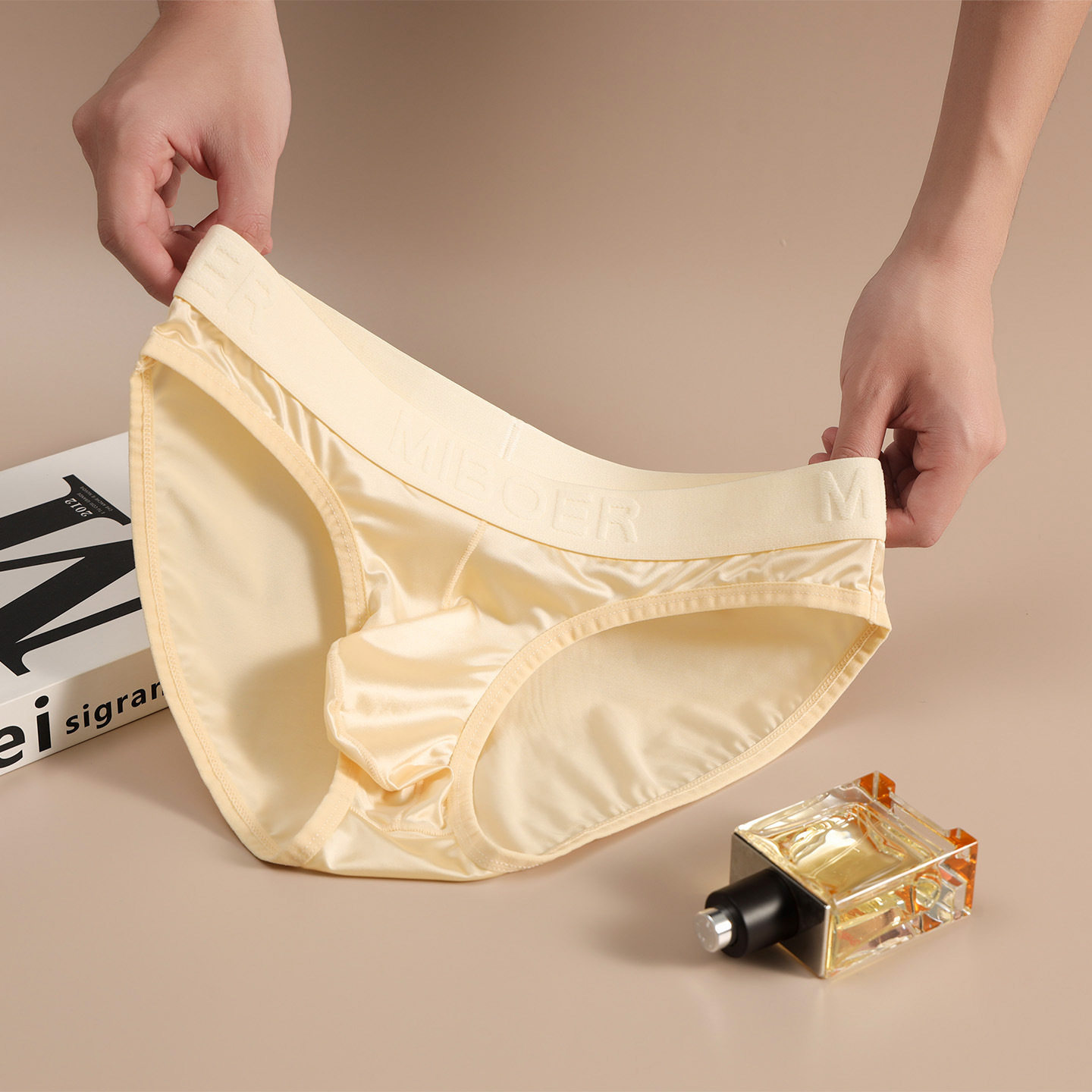 新款男士三角内裤低腰日系缎面丝滑内裤透气防夹臀简约纯色裤衩男,女士内衣/男士内衣/家居服,男三角内裤,淘宝优惠券,粉丝福利购,淘宝优惠卷