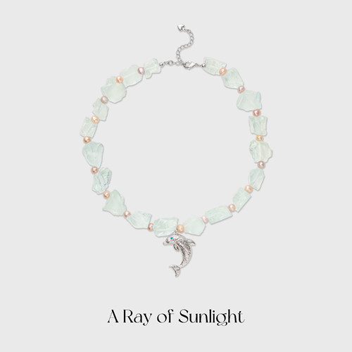 A Ray of Sunlight自由岛屿海豚系列蓝水晶珍珠海豚项链通透方糖