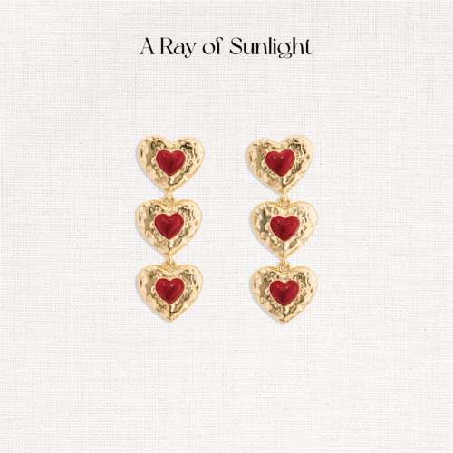 A Ray of Sunlight 「Hear the Love」珐琅爱心肌理耳环新年红色
