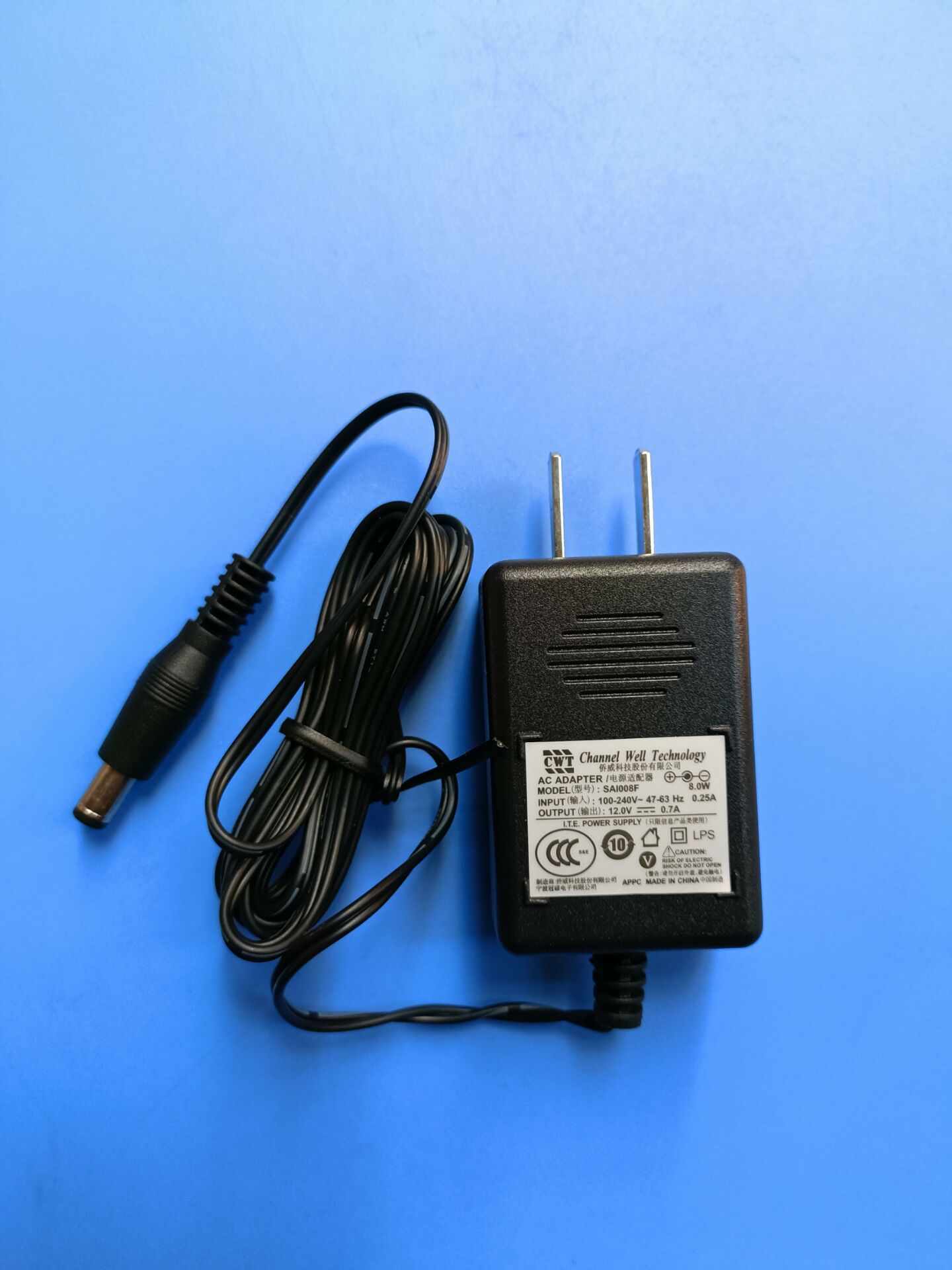 CWT侨威12V0.7A电源适配器