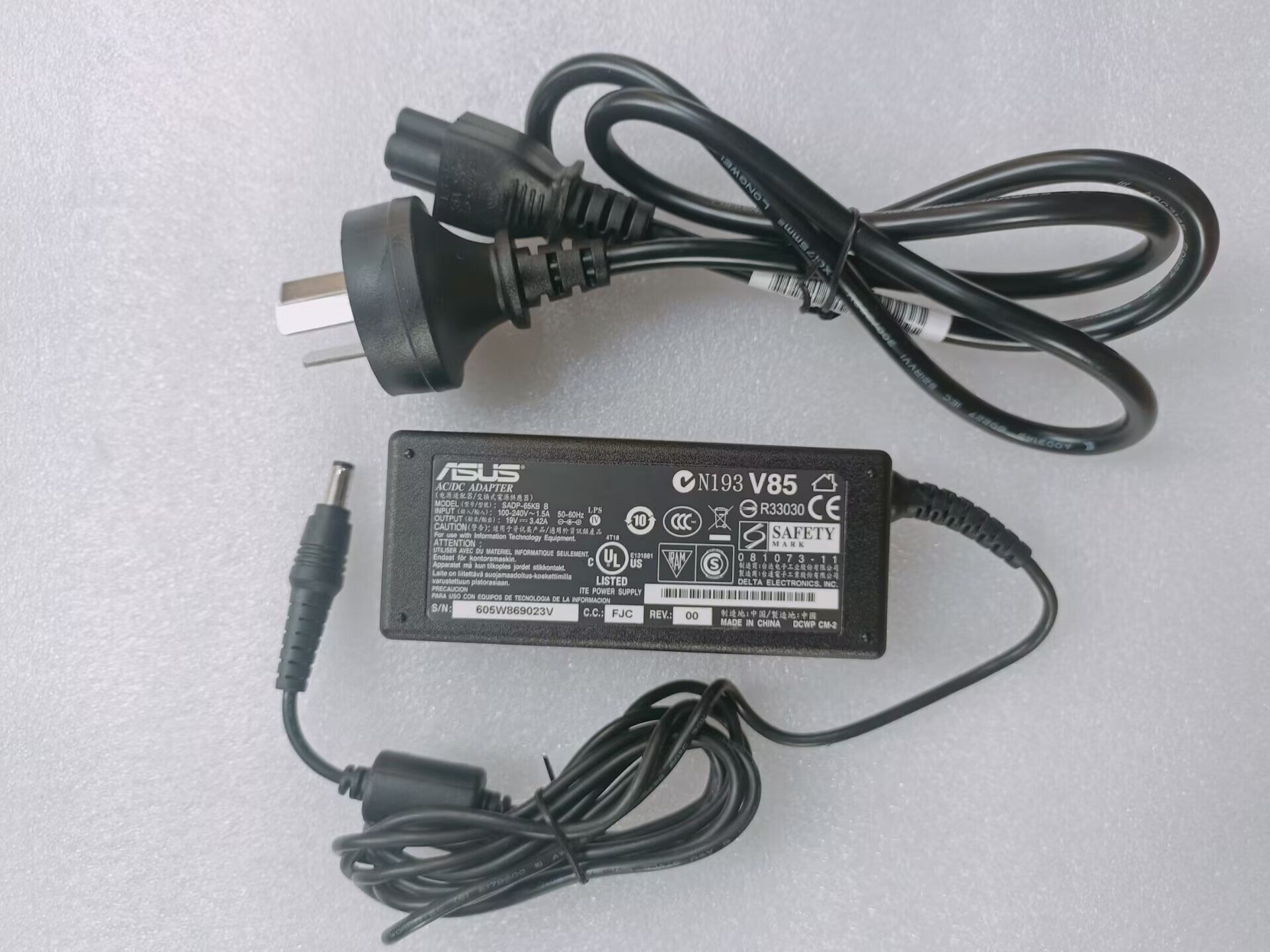 台达19V3.42A变压器SADP-65KBB