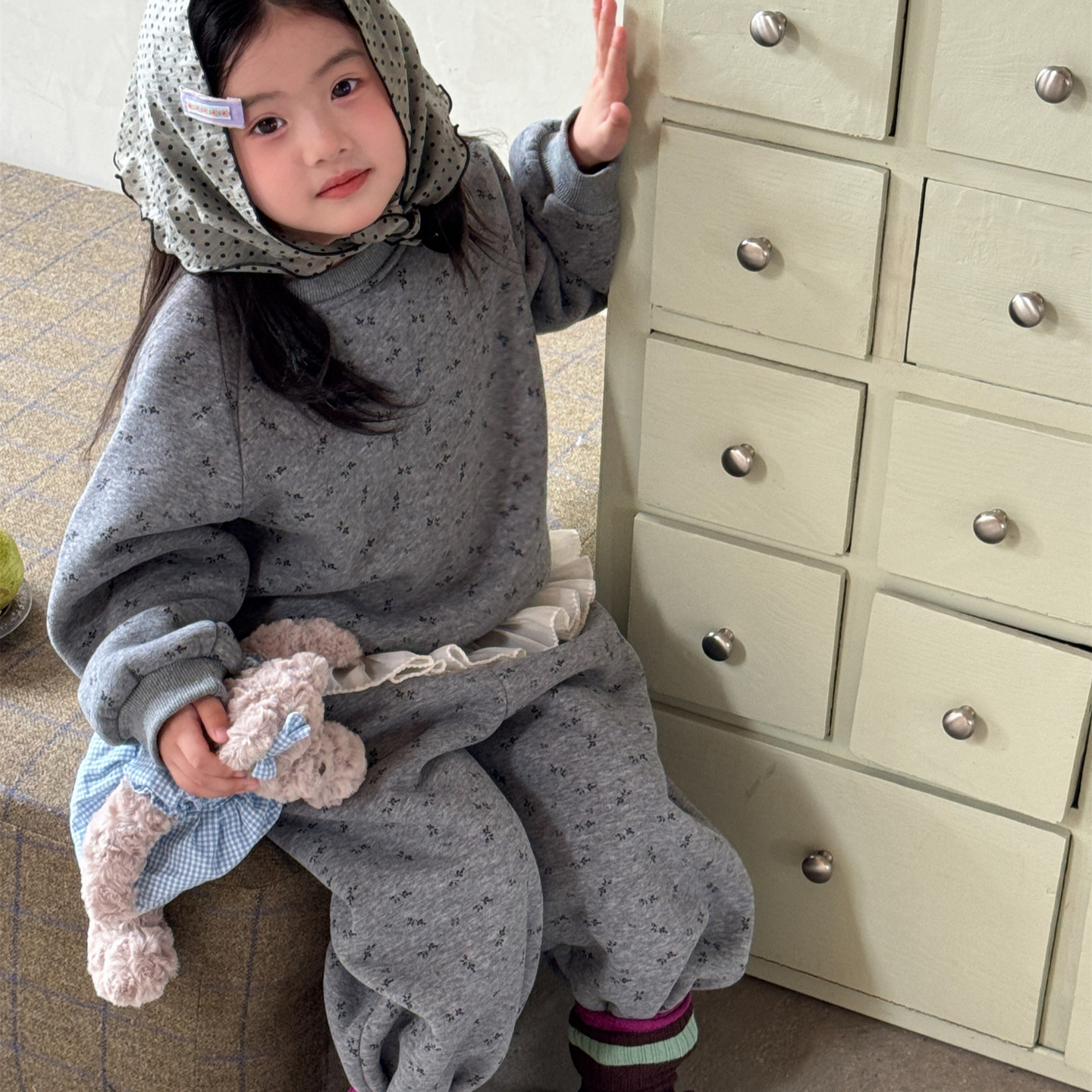 莱抱抱2025秋冬季新款森系加绒加厚碎花卫衣套装潮流女童两件