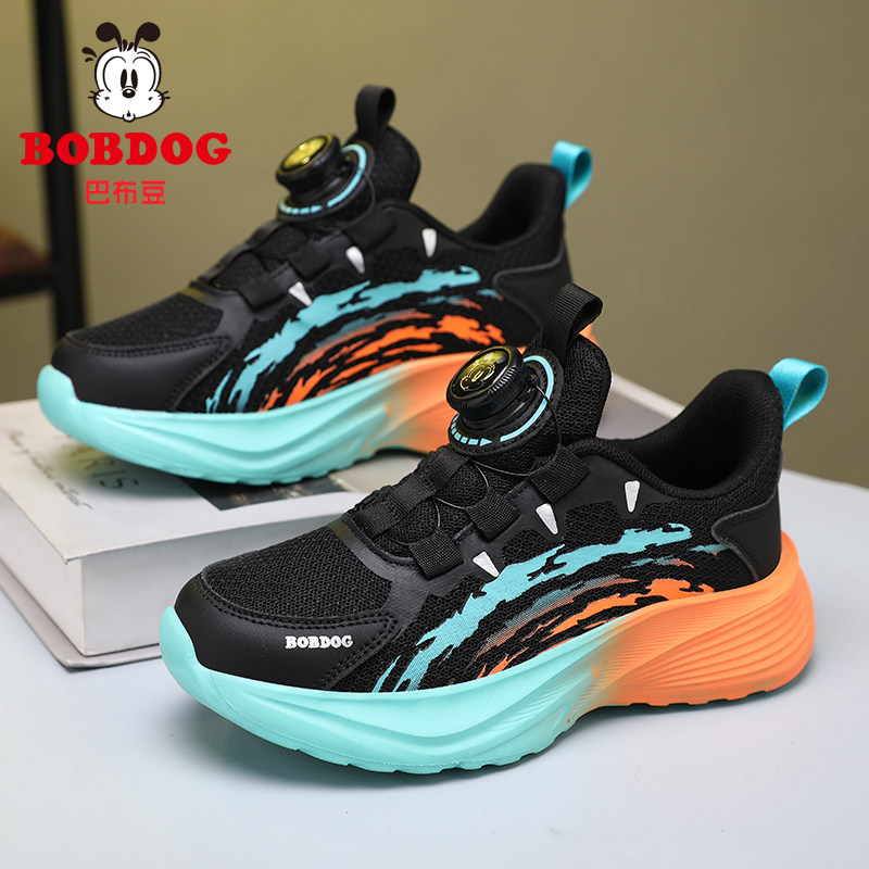 巴布豆男童运动鞋2026春秋季新款儿童鞋子钮扣网面透气碳板跑步鞋