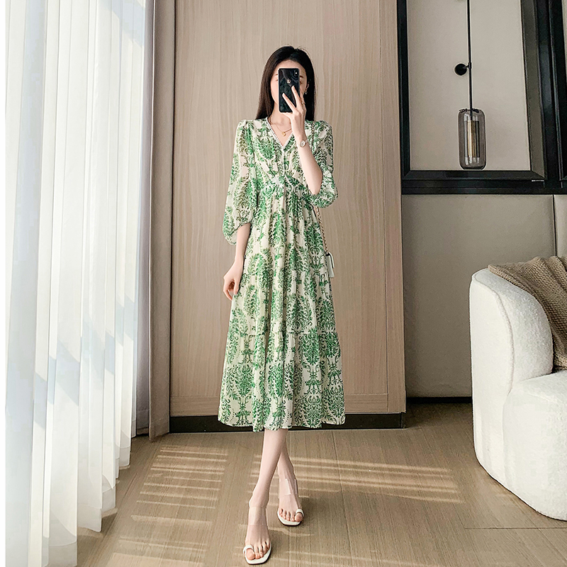 法式碎花雪纺连衣裙女2025新款v领中长款气质收腰显瘦a字裙子夏季