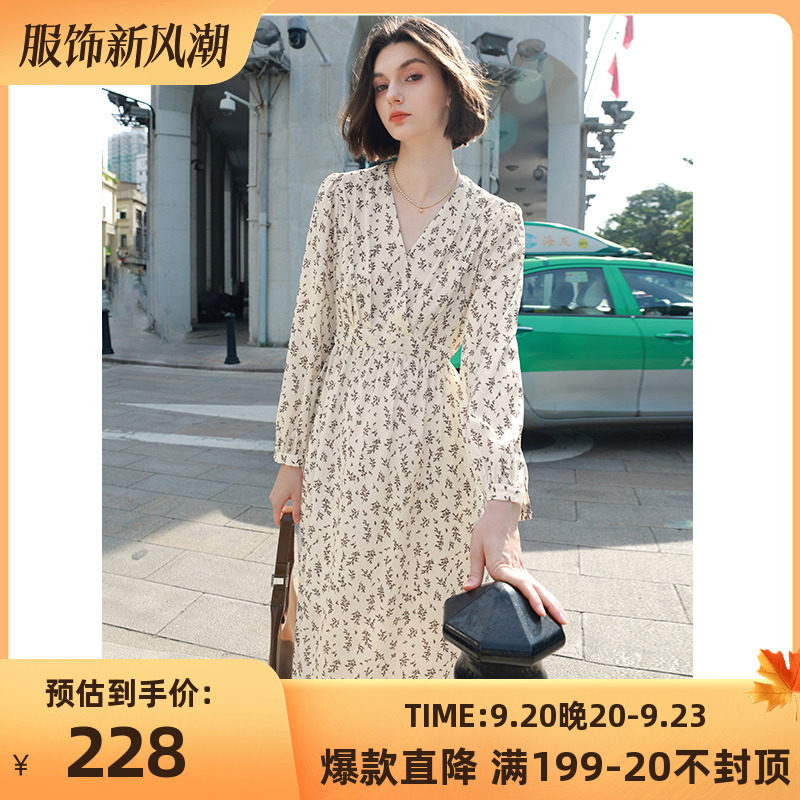 三彩2023秋季新款法式浪漫系带收腰V领长袖碎花雪纺连衣裙女属于什么档次？