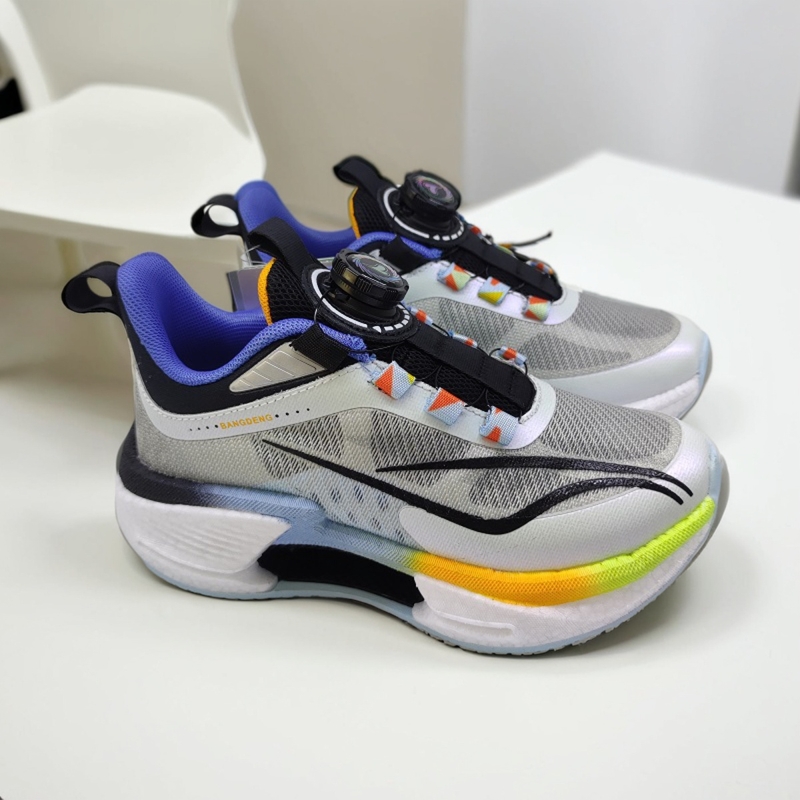 2025春秋新款男童超轻透气软底运动鞋中童纽扣运动鞋碳板跑步鞋