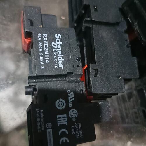 议价出继电器底座RXZE2M114，10A 250V 2.
