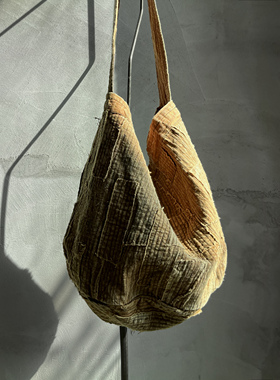 沉香布衣草堂 柿染单肩大包随拼乱针斑驳碎补丁古古麦G25u05089