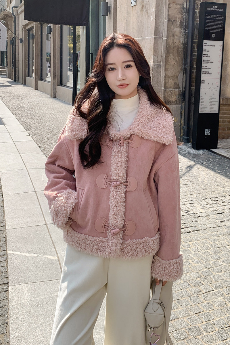 25冬现货爆高转化短款月牙皮袢牛角扣皮毛一体女182-8587P185K268,女装皮草,帛香坊