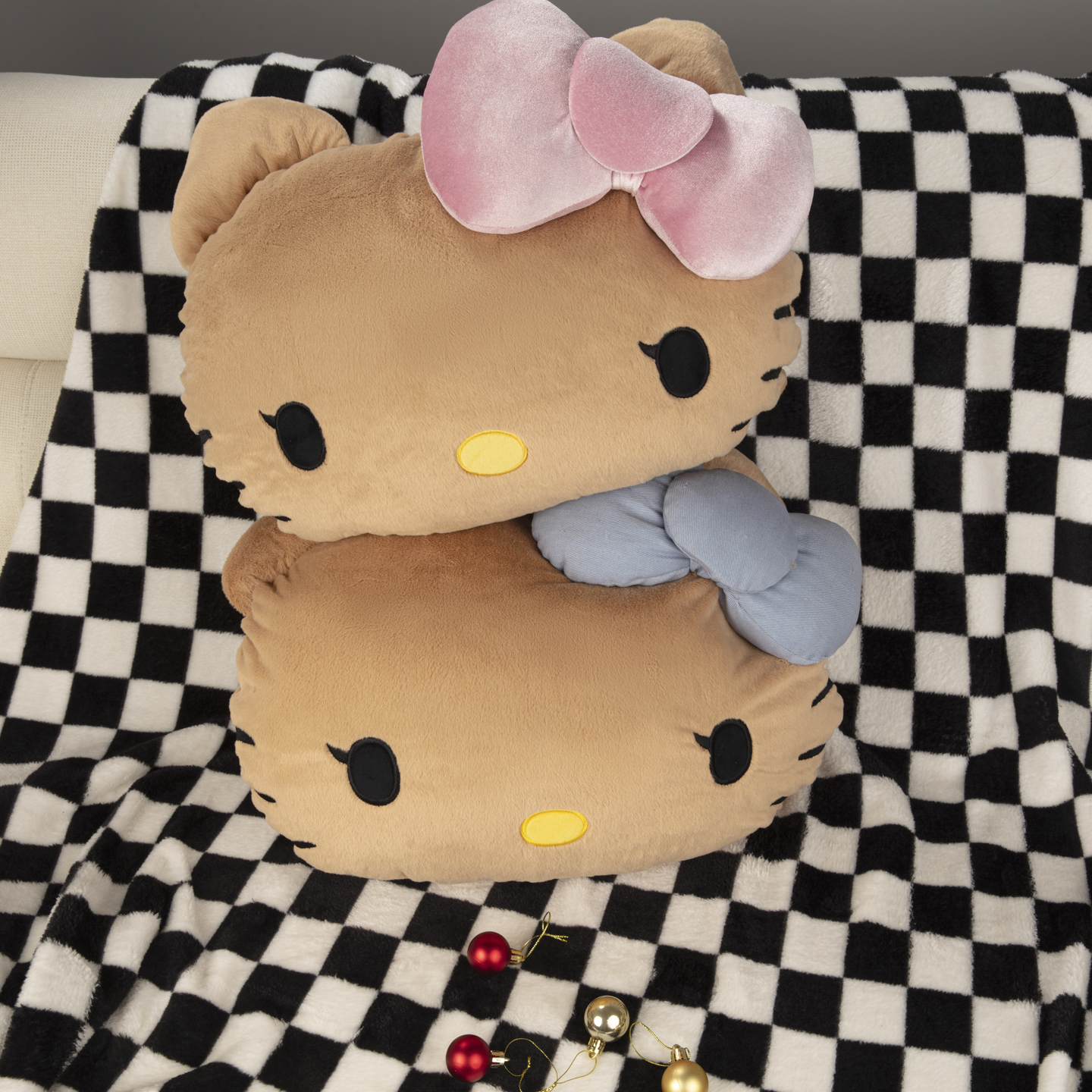 HelloKitty毛绒二合一抱枕被