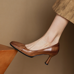 春 女气质百搭职业工作女鞋 复古浅口7cm高跟鞋 女真皮方头细跟单鞋