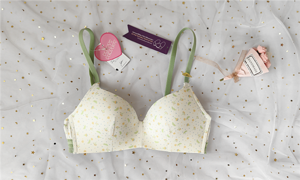 泰国中厚杯透气无钢圈文胸