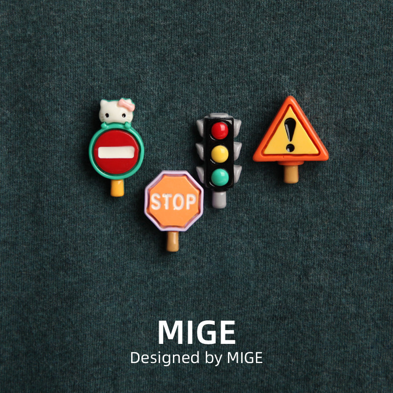 可爱卡通红绿灯个性搞笑胸针 胸章徽章衣服包包配饰装饰小饰品