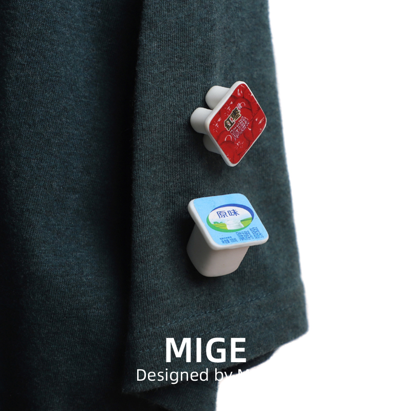 一盒酸奶牛奶盒个性创意卡通胸针胸章徽章衣服包包装饰挂件小饰品