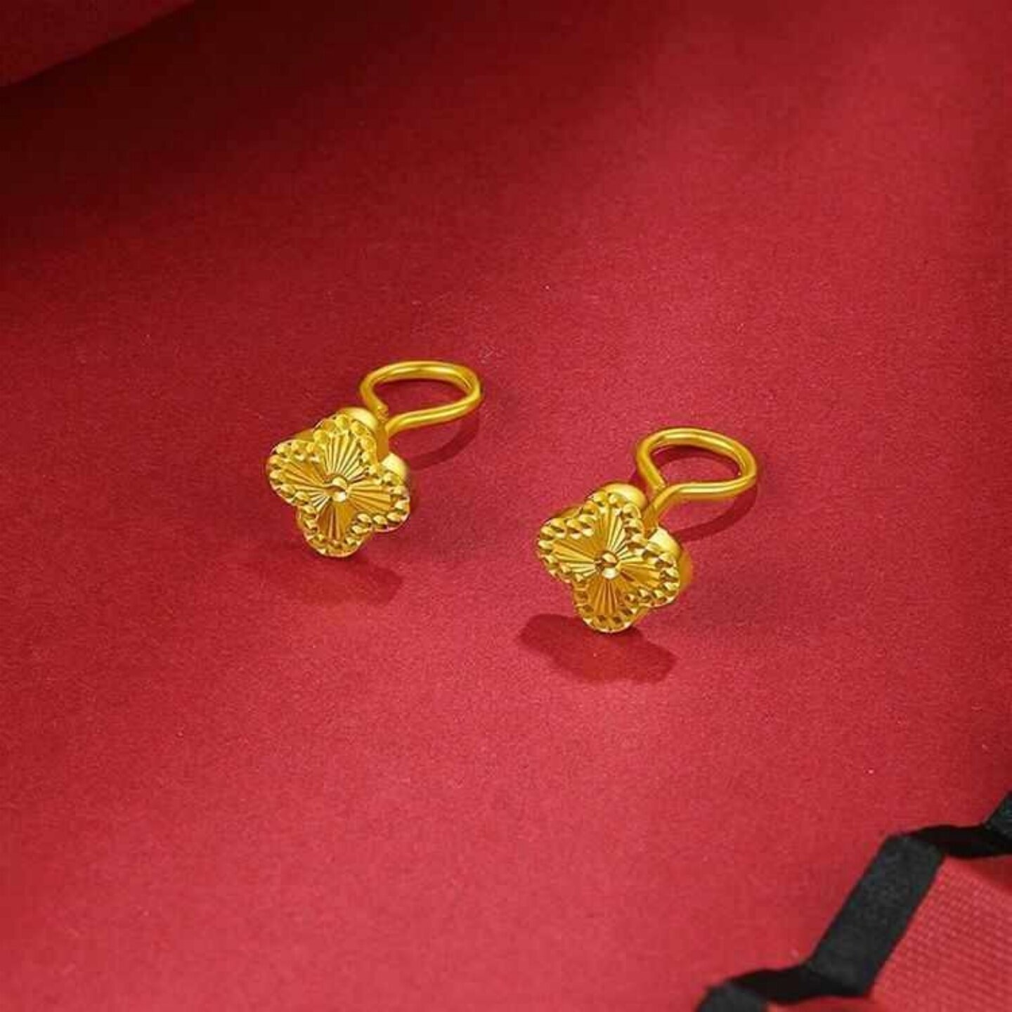 金色四叶草耳钉女款幸运草图片