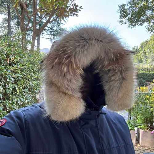 定做大鹅毛领单卖进口羽绒服