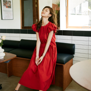 过膝长裙 红色气质显瘦露背连衣裙女度假泡泡袖 自制2024夏新品 韩版