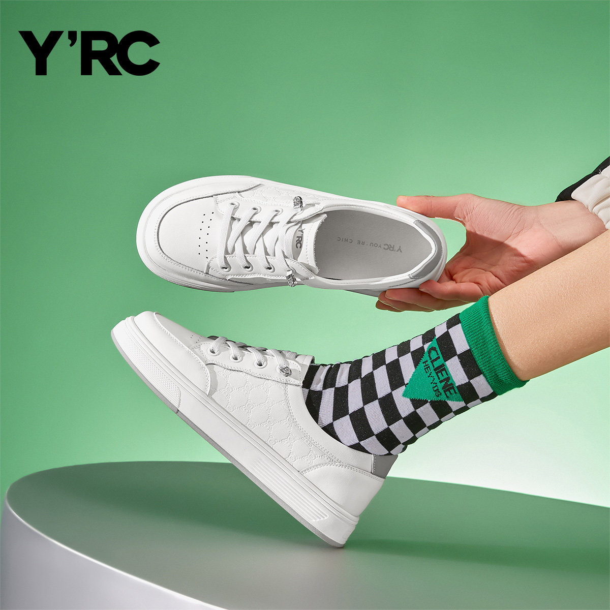 YRC小白鞋女百搭一脚蹬平底鞋2025春夏轻便软底免系带板鞋女款