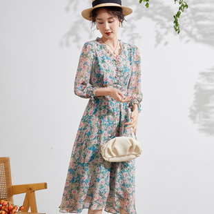 大码女装V领雪纺碎花连衣裙2026年新款夏天女神范胖妹妹中长裙子