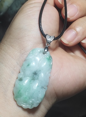 天然翡翠吊坠荷叶鱼白底青嫩阳绿色洒乌鸡双面精雕玉石和和美美女