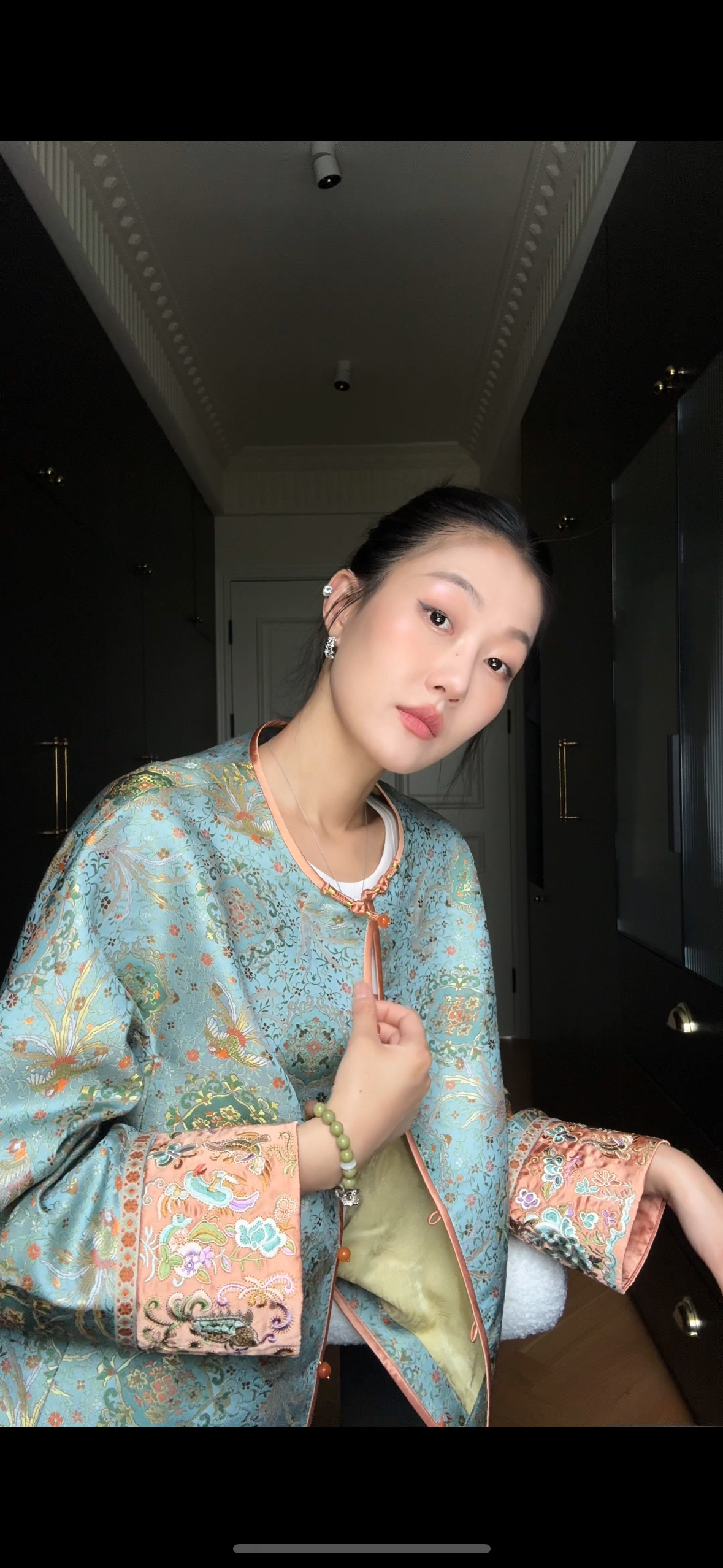 YEVACHAO“重磅传承系列”质感绝美天青色宝相花织金宋锦中式上衣